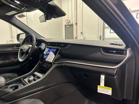 New 2026 Jeep Grand Cherokee L Laredo image 36