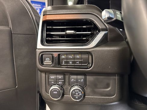 Used 2025 GMC Yukon XL Denali image 20