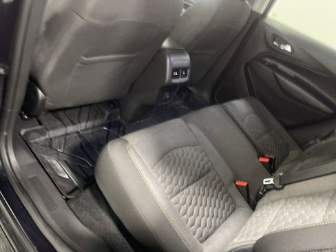 Used 2020 Chevrolet Equinox LT w/ Driver Convenience Package AWD/4WD image 17