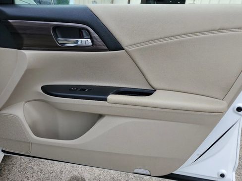 Used 2017 Honda Accord Touring image 13