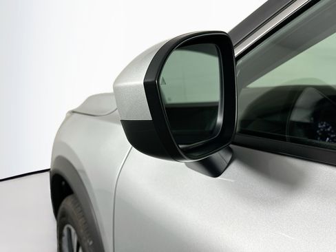 Used 2023 Nissan Rogue SV image 16