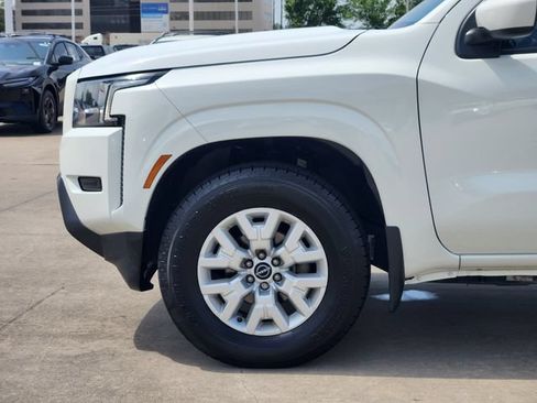 Used 2022 Nissan Frontier SV w/ Technology Package RWD image 8