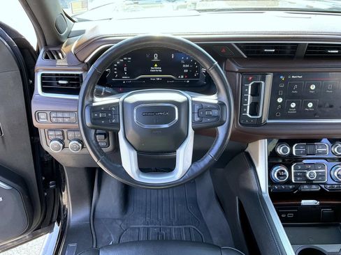 Certified 2022 GMC Yukon XL Denali w/ Denali Premium Package AWD/4WD image 11