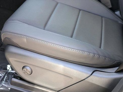 Used 2025 Mercedes-Benz GLE 350 4MATIC image 4