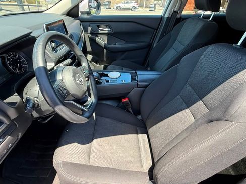 Used 2024 Nissan Rogue SV FWD image 10