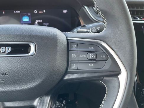 Used 2025 Jeep Grand Cherokee L Laredo AWD/4WD image 15
