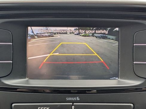 Used 2016 Kia Sorento LX image 10