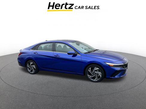 Used 2025 Hyundai Elantra SEL image 1
