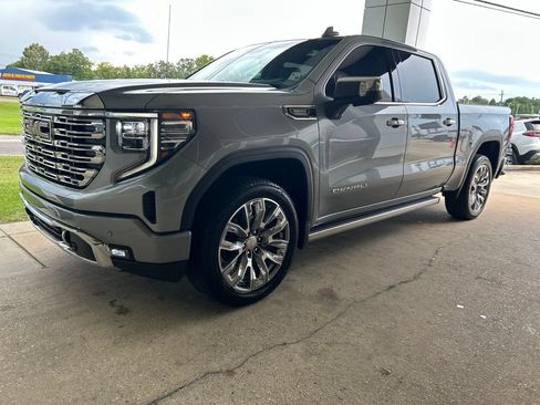 Used 2023 GMC Sierra 1500 Denali w/ Denali Reserve Package AWD/4WD image 4