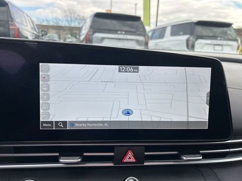 Used 2025 Hyundai Elantra SEL image 21