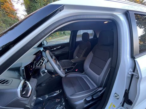 Used 2025 Chevrolet TrailBlazer LT image 32