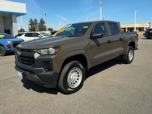 Used 2024 Chevrolet Colorado W/T RWD image 3