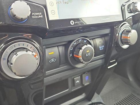 Used 2024 Toyota 4Runner TRD Off-Road Premium w/ Off Road Premium Plus Package AWD/4WD image 18