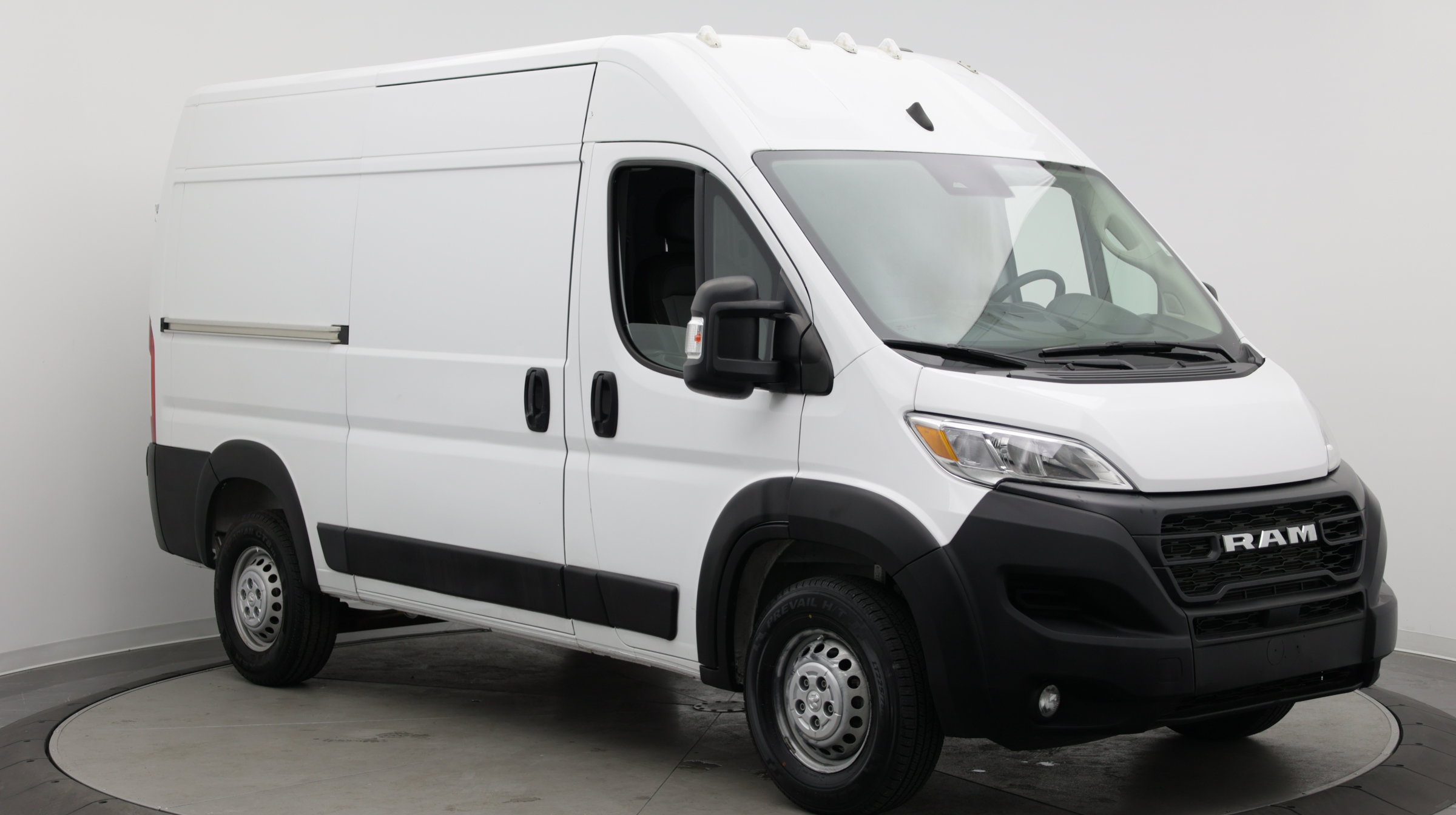 Used 2024 RAM ProMaster 2500 w/ Convenience Group FWD image 3