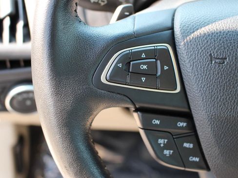 Used 2015 Ford Focus SE w/ SE Sport Package FWD image 18