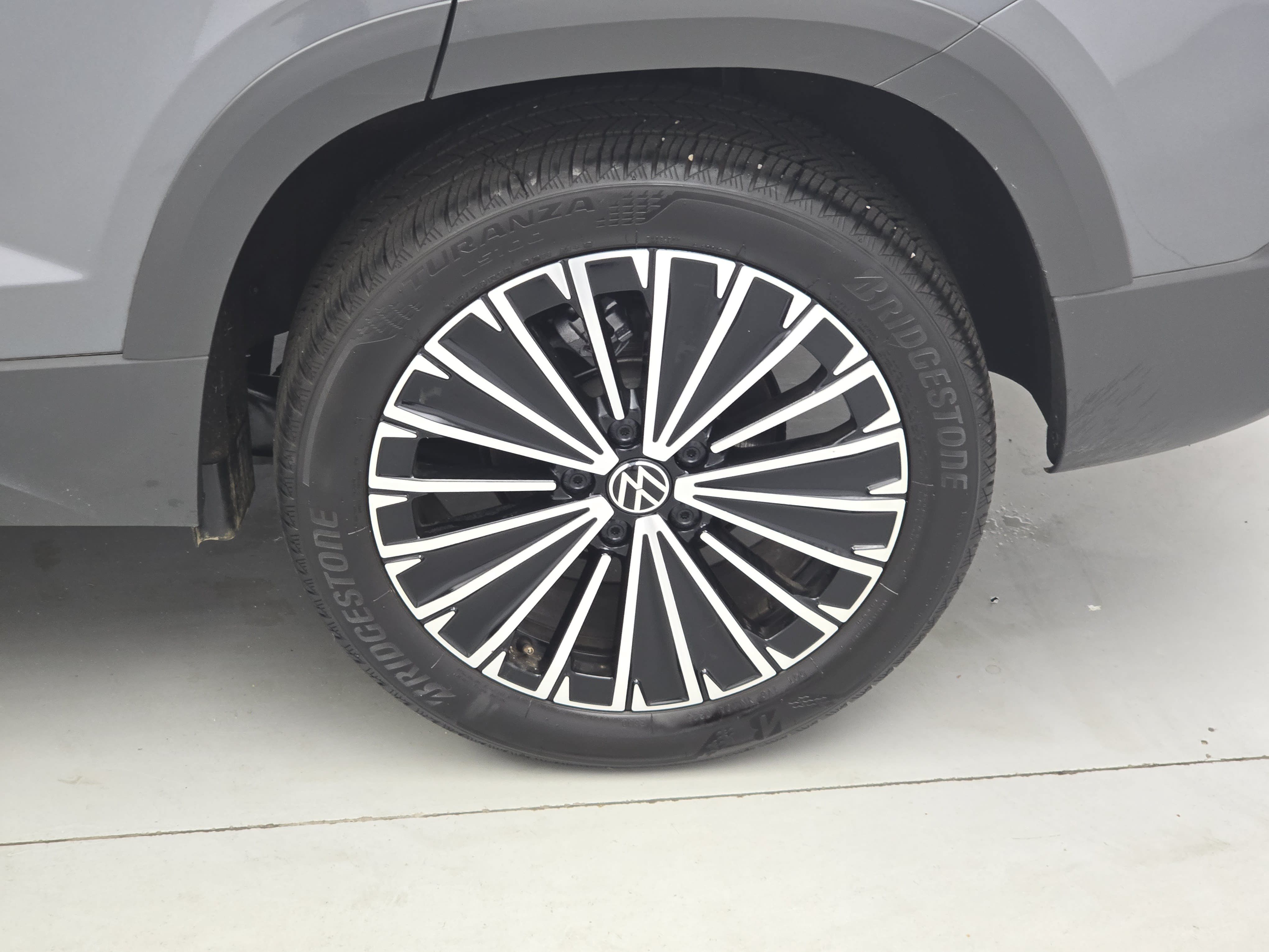Used 2025 Volkswagen Taos SE FWD image 32