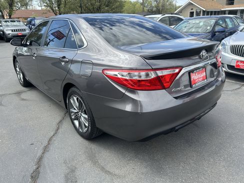 Used 2017 Toyota Camry SE image 6
