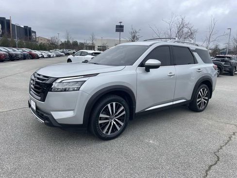 Certified 2023 Nissan Pathfinder Platinum w/ Black Appearance Package image 8