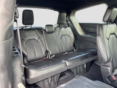 Used 2025 Chrysler Pacifica Select FWD image 26