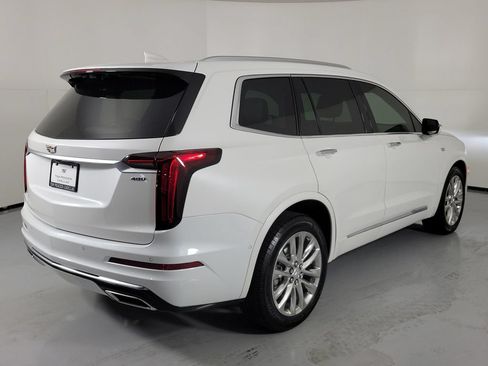 Used 2024 Cadillac XT6 Premium Luxury w/ Technology Package FWD image 3