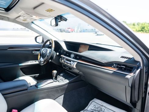 Used 2013 Lexus ES 350 FWD image 17