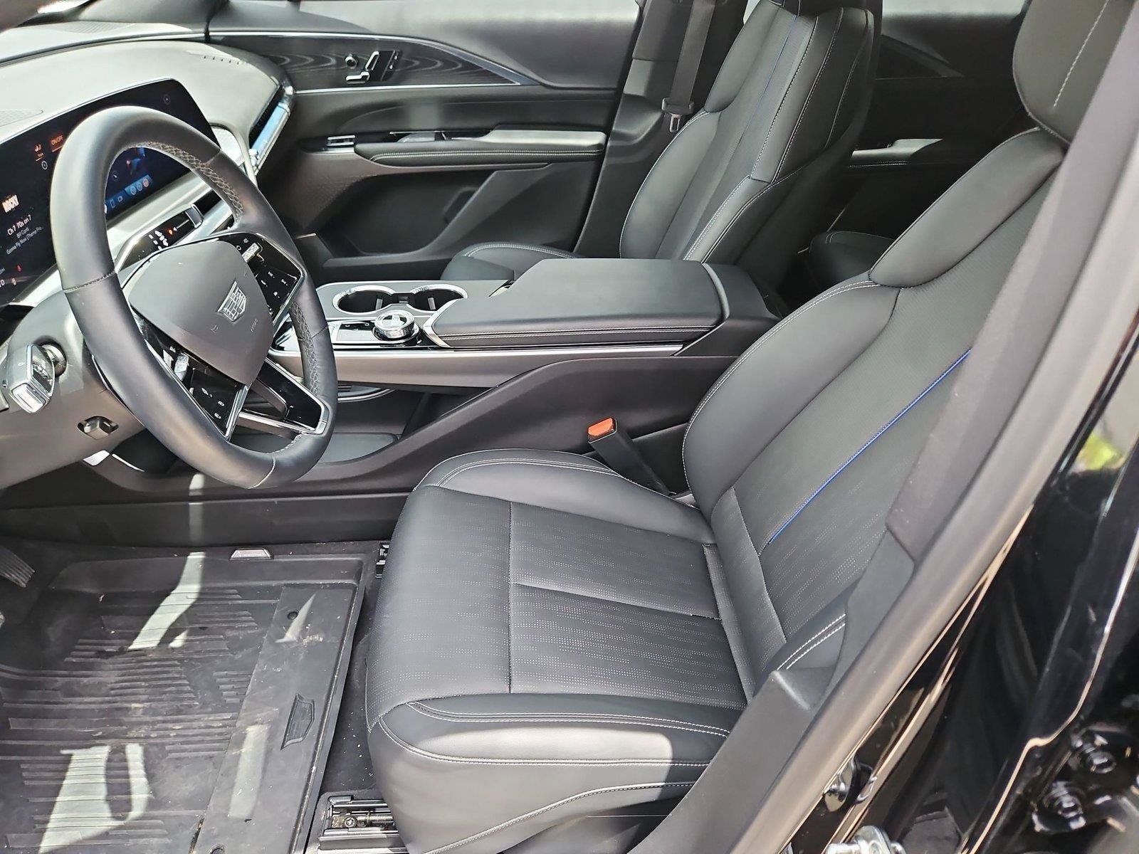 Certified 2024 Cadillac Lyriq Luxury RWD image 28