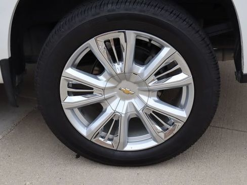 Used 2023 Chevrolet Silverado 1500 High Country w/ High Country Premium Package AWD/4WD image 31