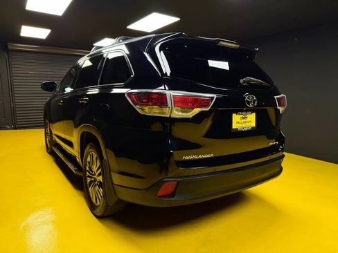 Used 2015 Toyota Highlander Limited Platinum AWD/4WD image 4