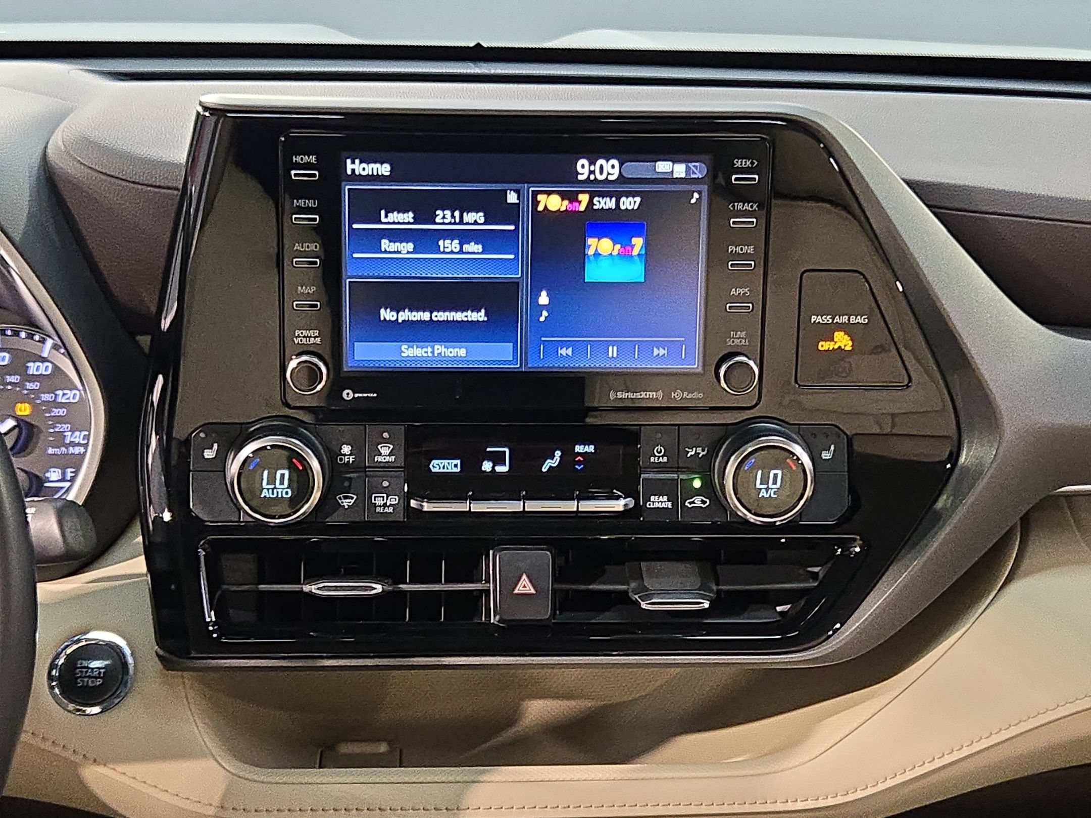 Used 2022 Toyota Highlander XLE FWD image 16