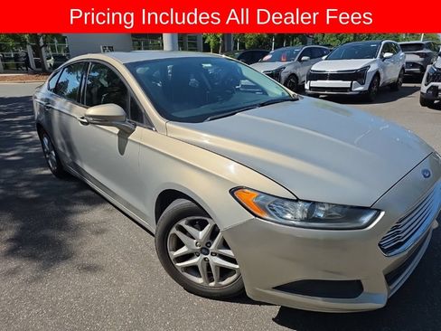 Used 2016 Ford Fusion SE FWD image 1