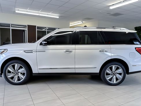 Used 2018 Lincoln Navigator Reserve w/ Technology Package AWD/4WD image 7