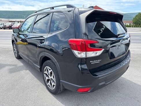 Used 2020 Subaru Forester Premium AWD/4WD image 9