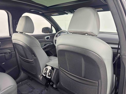 Used 2025 Kia Sorento SX Prestige w/ Sage Leather Package image 39