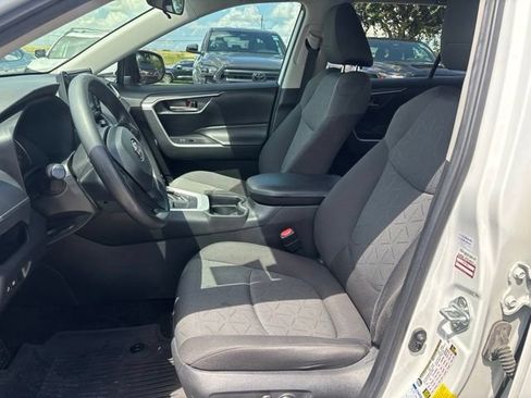 Used 2021 Toyota RAV4 XLE AWD/4WD image 21