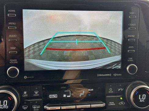 Used 2022 Toyota Highlander LE FWD image 23