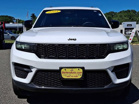 Used 2023 Jeep Grand Cherokee Altitude AWD/4WD image 2