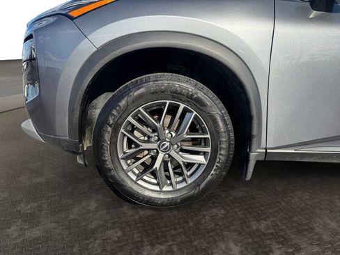 Used 2023 Nissan Rogue S AWD/4WD image 9