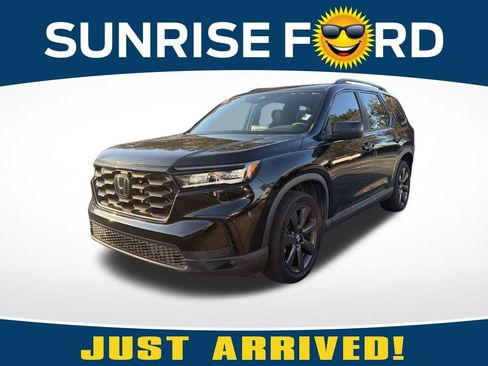 Used 2023 Honda Pilot Sport image 1