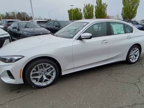 Used 2025 BMW 330i xDrive Sedan w/ Convenience Package image 4