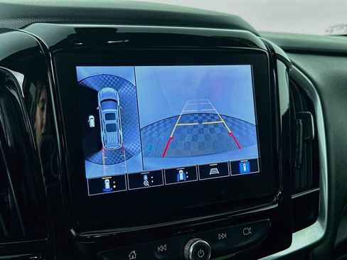 Used 2023 Chevrolet Traverse RS FWD image 19