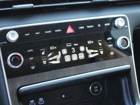 Used 2025 Genesis GV80 3.5T Prestige image 9