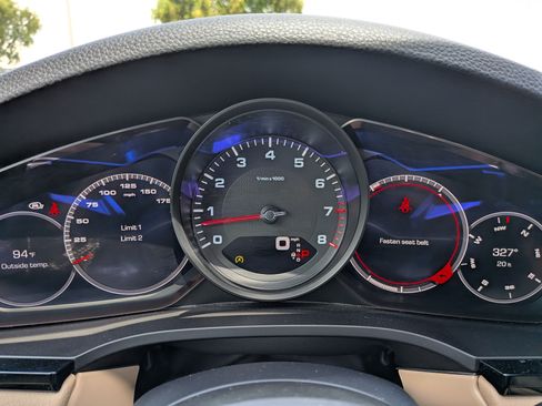 Used 2020 Porsche Cayenne AWD/4WD image 28