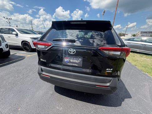 Used 2019 Toyota RAV4 XLE w/ Convenience Package AWD/4WD image 4