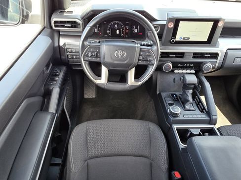 Used 2025 Toyota 4Runner SR5 AWD/4WD image 19