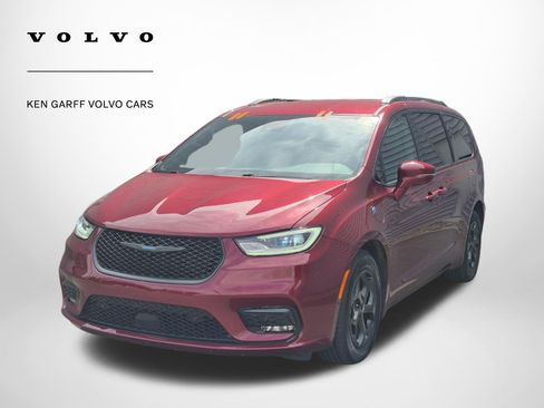 Used 2021 Chrysler Pacifica Limited w/ Uconnect Theater Family Group FWD image 8