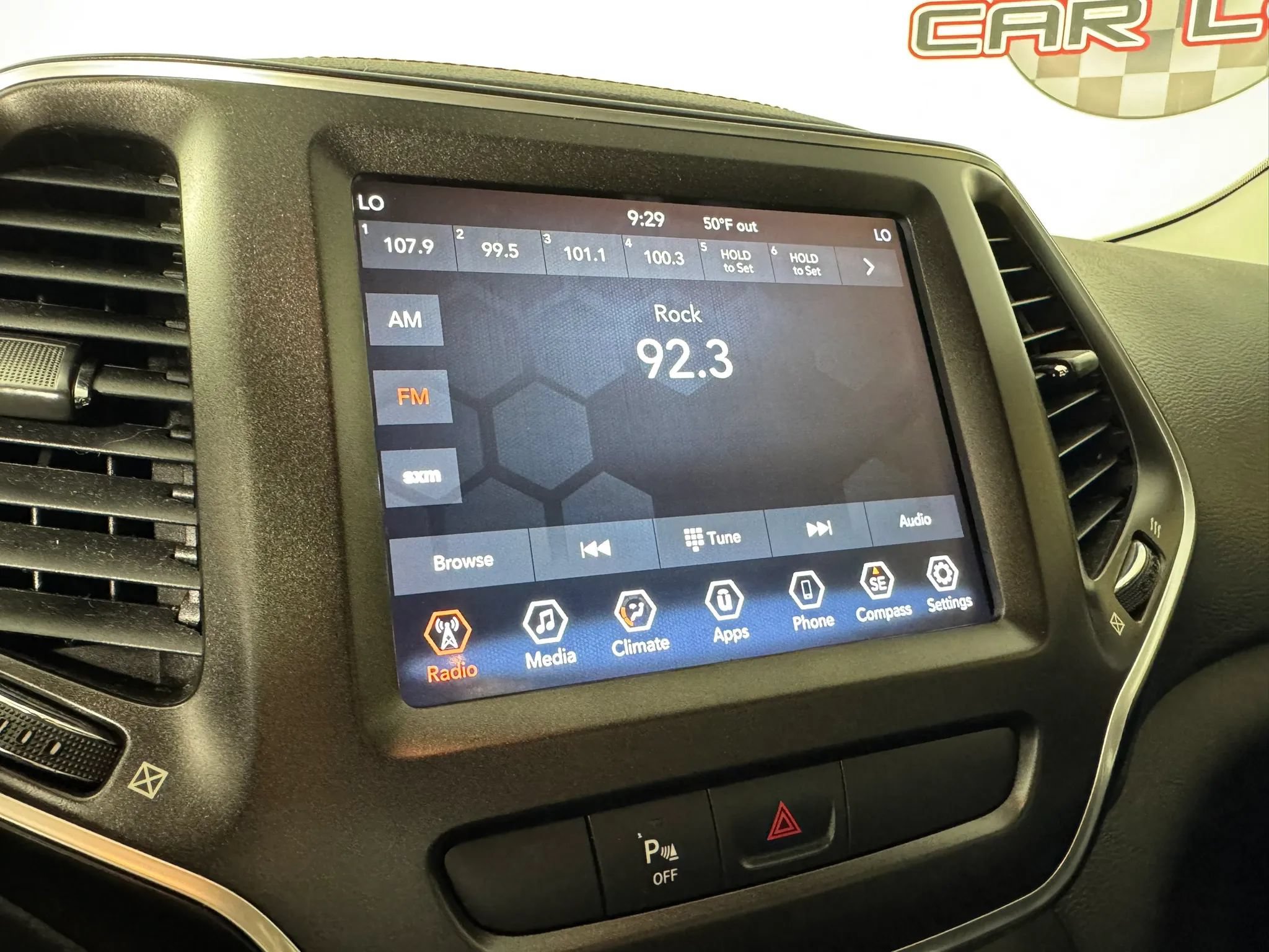 Used 2019 Jeep Cherokee Trailhawk AWD/4WD image 19