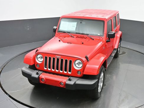 Used 2016 Jeep Wrangler Unlimited Sahara w/ Connectivity Group image 37