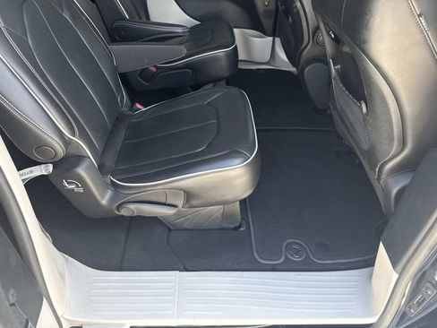 Used 2021 Chrysler Pacifica Limited AWD/4WD image 54