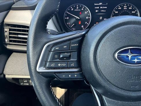 Used 2024 Subaru Outback Premium AWD/4WD image 11
