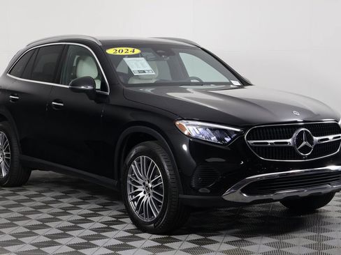 Used 2024 Mercedes-Benz GLC 300 4MATIC image 3